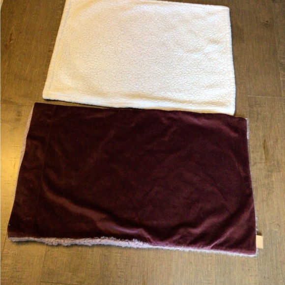 Two Ugg pillow shams - Picture 2 of 2